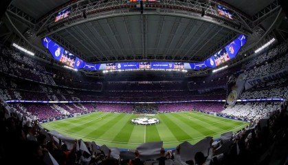 阿斯：伯纳乌外立面照明测试正加紧进行，将为球场带来全新面貌