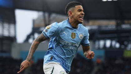 罗马诺：热刺仍在努力争取签下萨维尼奥，曼城高层目前拒绝放人