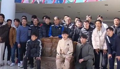 华体会官网-面对自媒体批评徐根宝有应对措施 武磊：看完笑笑