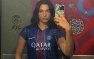 名人球迷！巴黎官方晒歌手DUA LIPA穿巴黎球衣照