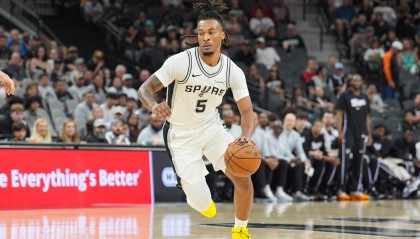 超越石佛！卡斯尔单场至少30分10板5助且命中率65%+ 队史最年轻