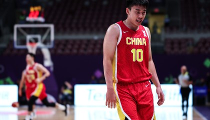 周琦盛赞王俊杰：有他这样的四号位队友，后卫和中锋突破会很简单