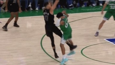 华体会体育-小波特撩阴腿造克里斯蒂犯规 独行侠果断挑战成功改判争球